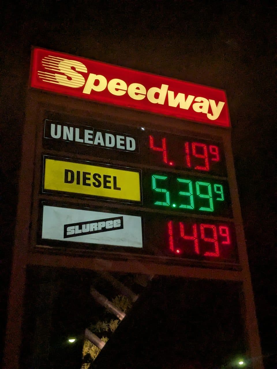 Dos grados con precios legibles