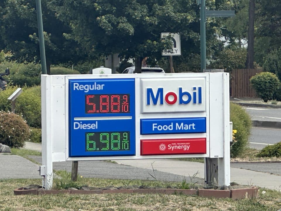 Precios de regular y diésel